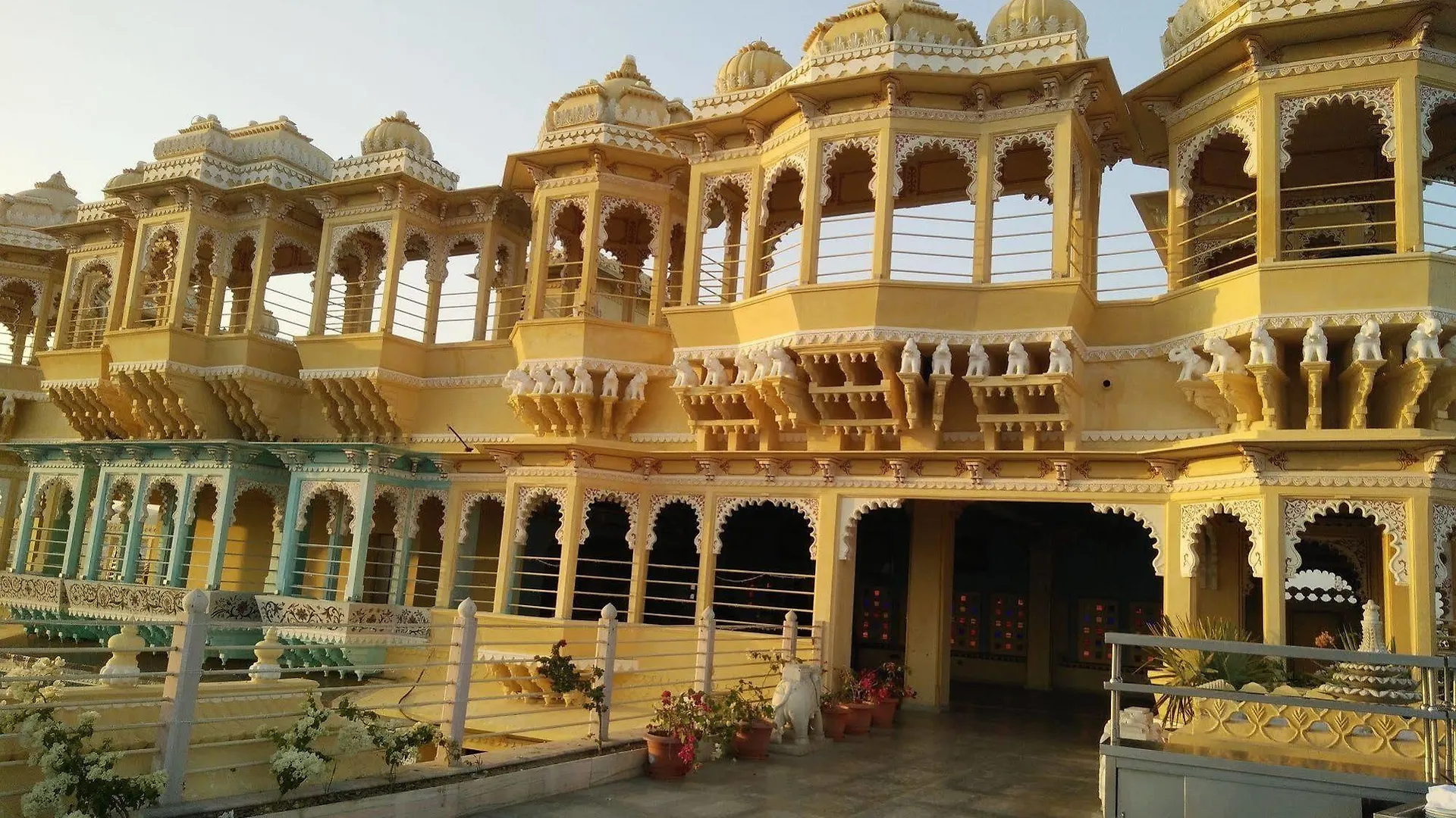 Chunda Palace Udaipur Hotel